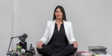 Reduce el Estrés Laboral en México con Mindfulness: Guía 2025 - Cover Image