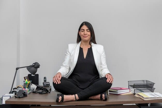 Reduce el Estrés Laboral en México con Mindfulness: Guía 2025