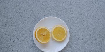 Limpia tu Microondas con Limón en 5 Minutos: ¡Adiós Malos Olores! - Cover Image