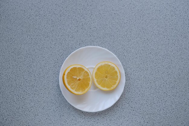 Limpia tu Microondas con Limón en 5 Minutos: ¡Adiós Malos Olores!